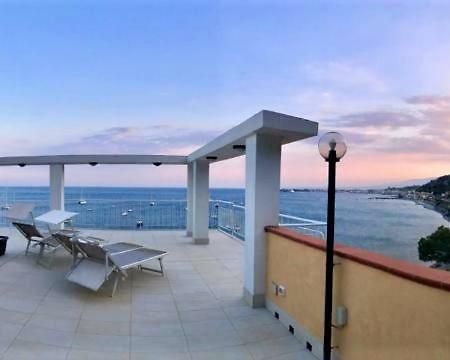 La Baia Dei Delfini Apartment Taormina Bagian luar foto