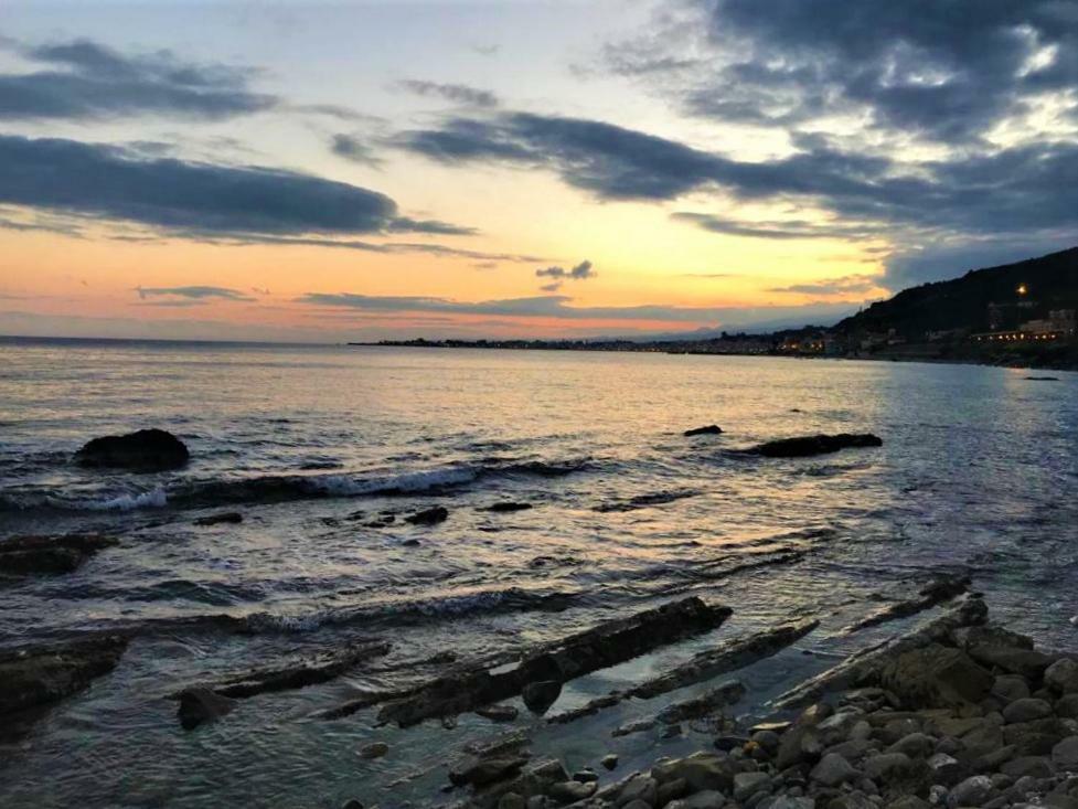 La Baia Dei Delfini Apartment Taormina Bagian luar foto