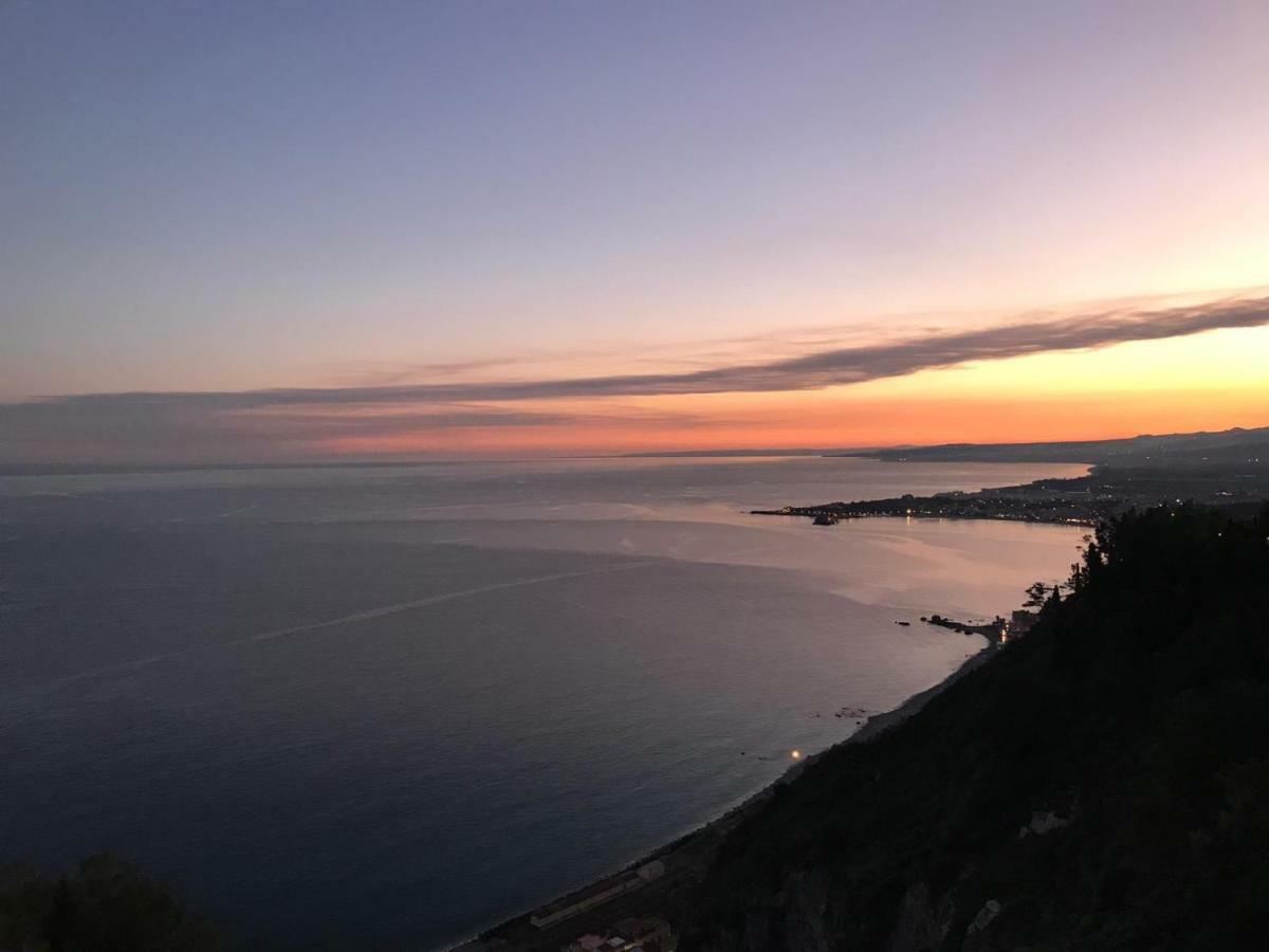 La Baia Dei Delfini Apartment Taormina Bagian luar foto