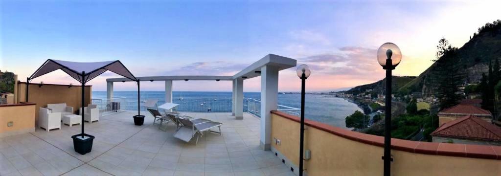 La Baia Dei Delfini Apartment Taormina Bagian luar foto